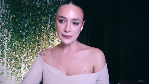 Snapshot of ivyjonson chatting on February 1, 4:33 pm Miss Ivy online show from February 1, 4:33 pm