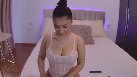 ivymonique online show from September 24, 7:44 am