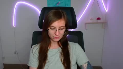 Snapshot of ivynoir_ chatting on May 20, 12:33 pm Ivy online show from May 20, 12:33 pm