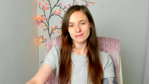 Snapshot of ivynoir_ chatting on May 21, 12:45 pm Ivy online show from May 21, 12:45 pm