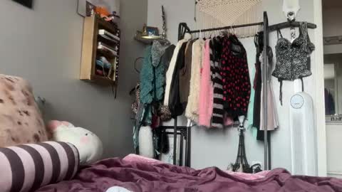 Snapshot of ivyquinette chatting on February 12, 8:15 pm Ivy online show from February 12, 8:15 pm