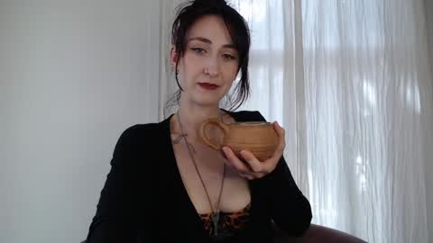 Ivy Rosie online show from April 3, 4:38 pm