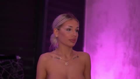 IvyRowa online show from November 16, 6:24 pm