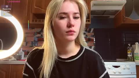 ivywairley online show from April 5, 5:04 am