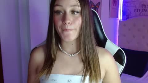 Snapshot of ivyy_crystal chatting on February 5, 11:17 pm Ivy online show from February 5, 11:17 pm