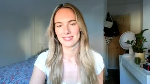 ivyyy1995 online show from June 20, 6:54 pm