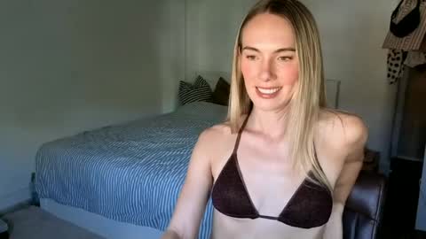 ivyyy1995 online show from August 1, 1:54 pm