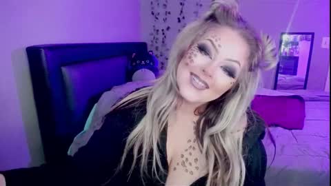 Snapshot of iwantsumbody chatting on November 1, 6:15 am Ashley3 online show from November 1, 6:15 am