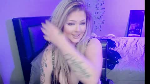 Snapshot of iwantsumbody chatting on January 17, 8:52 am Ashley3 online show from January 17, 8:52 am