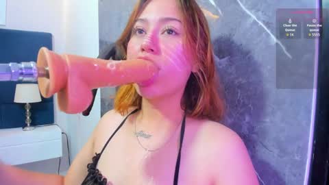 Snapshot of iza_grey chatting on June 7, 7:23 am Isa online show from June 7, 7:23 am