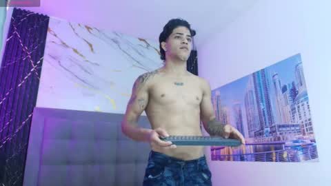 izaack online show from April 22, 6:20 pm