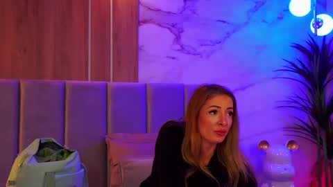 izabelle_02 online show from January 5, 5:27 pm