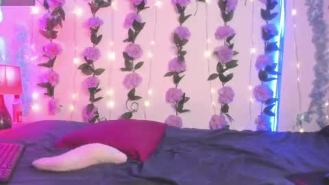 izan online show from April 18, 7:07 pm