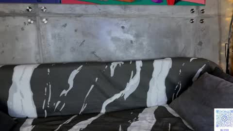 izi online show from April 8, 4:18 pm