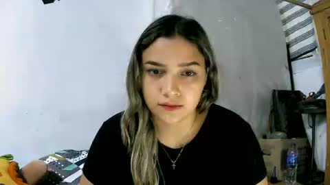 izzy_32 online show from May 22, 7:30 pm