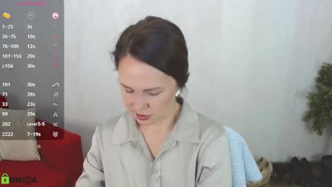 Queen of nylon  Victoria online show from October 14, 6:03 am