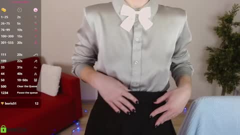 Queen of nylon  Victoria online show from March 25, 5:13 am