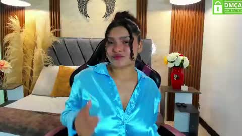 Snapshot of izzy_lux chatting on July 5, 2:13 pm Isa online show from July 5, 2:13 pm
