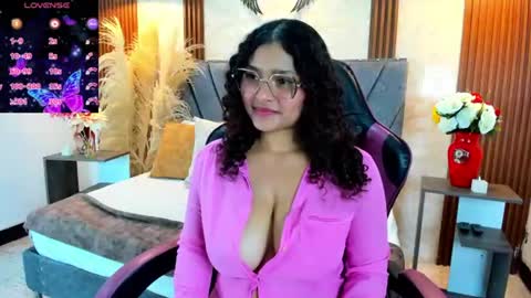 Snapshot of izzy_lux chatting on July 8, 2:54 pm Isa online show from July 8, 2:54 pm