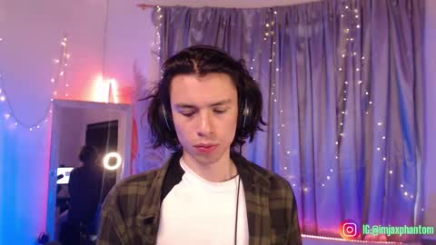 Hey im Jaxxxon check my info     online show from September 26, 3:05 pm
