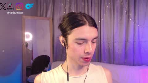Hey im Jaxxxon check my info     online show from April 7, 10:48 am