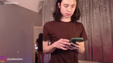 Hey im Jaxxxon check my info     online show from May 1, 1:26 pm
