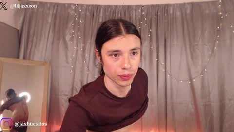 Snapshot of j_a_x_x_x_o_n chatting on June 7, 1:48 pm Hey im Jaxxxon check my info online show from June 7, 1:48 pm