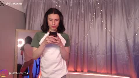 Snapshot of j_a_x_x_x_o_n chatting on June 11, 1:42 pm Hey im Jaxxxon check my info online show from June 11, 1:42 pm