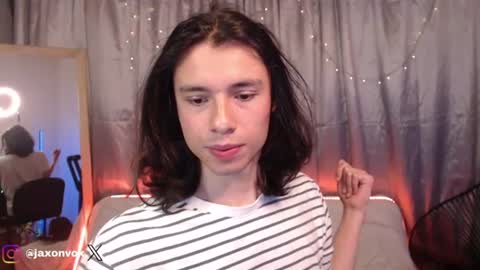 Snapshot of j_a_x_x_x_o_n chatting on June 16, 11:57 am Hey im Jaxxxon check my info online show from June 16, 11:57 am