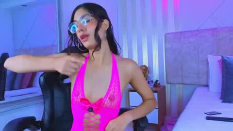 j_belle_ online show from April 21, 12:11 pm