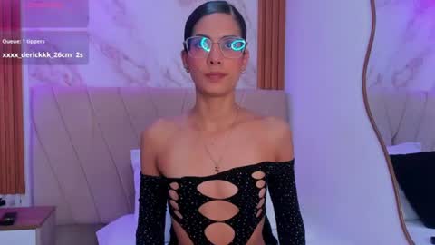 j_belle_ online show from July 20, 9:06 pm