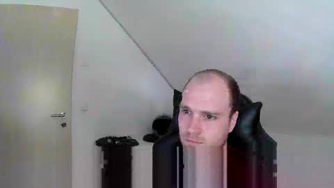 here4y online show from May 19, 10:21 am