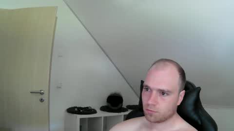 here4y online show from May 25, 8:31 am