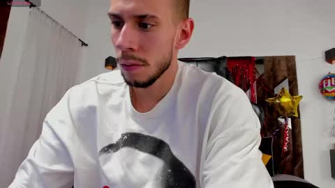 Snapshot of j_king__ chatting on May 3, 7:20 pm J King online show from May 3, 7:20 pm