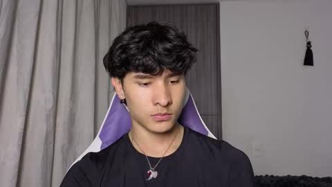 Snapshot of j_u_p_i_t_e_r chatting on October 25, 9:09 pm Noah online show from October 25, 9:09 pm