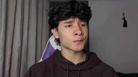 Snapshot of j_u_p_i_t_e_r chatting on November 10, 11:15 pm Noah online show from November 10, 11:15 pm