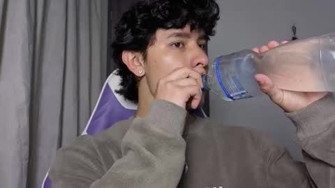 Snapshot of j_u_p_i_t_e_r chatting on November 24, 1:44 pm Noah online show from November 24, 1:44 pm