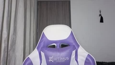 Snapshot of j_u_p_i_t_e_r chatting on November 27, 11:51 pm Noah online show from November 27, 11:51 pm