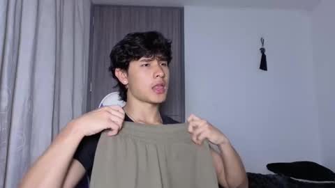 Snapshot of j_u_p_i_t_e_r chatting on December 13, 8:36 pm Noah online show from December 13, 8:36 pm