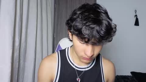 Snapshot of j_u_p_i_t_e_r chatting on December 15, 2:43 pm Noah online show from December 15, 2:43 pm