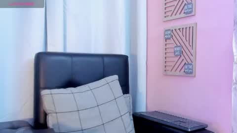 Snapshot of jaadewest_ chatting on May 27, 11:51 am Jade West online show from May 27, 11:51 am