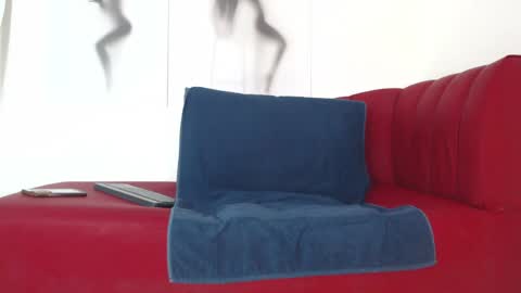    online show from March 31, 12:05 pm