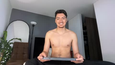 INDEPENDENT MODEL online show from April 8, 10:37 am