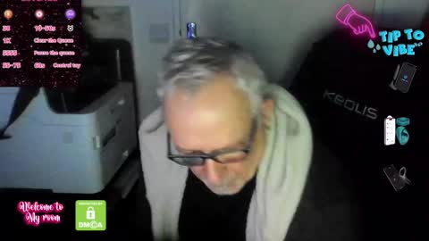 Snapshot of jackbrgs chatting on December 2, 11:40 pm J-Mitchel online show from December 2, 11:40 pm