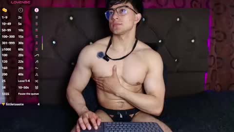 Snapshot of jacke_buster chatting on December 20, 4:19 am Jacke online show from December 20, 4:19 am