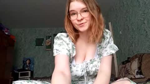 Snapshot of jackelyndubitsky chatting on October 18, 8:48 am I am Vanessa Help me reach 10 Thumbs Up online show from October 18, 8:48 am