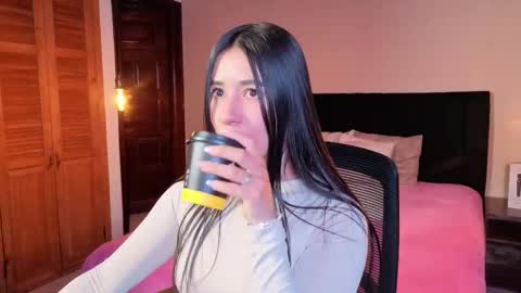 Snapshot of jackiie_ chatting on June 1, 1:02 pm jackiie_ online show from June 1, 1:02 pm