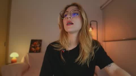 Linda Sofia help me get to 100 thumbs up online show from October 14, 4:46 am