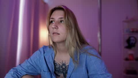 Snapshot of jacky_croft chatting on May 23, 2:10 pm Linda Sofia help me get to 100 thumbs up online show from May 23, 2:10 pm