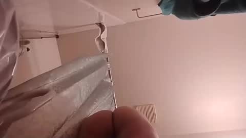 Snapshot of jacobledyit21 chatting on October 12, 2:10 am Shakey j online show from October 12, 2:10 am